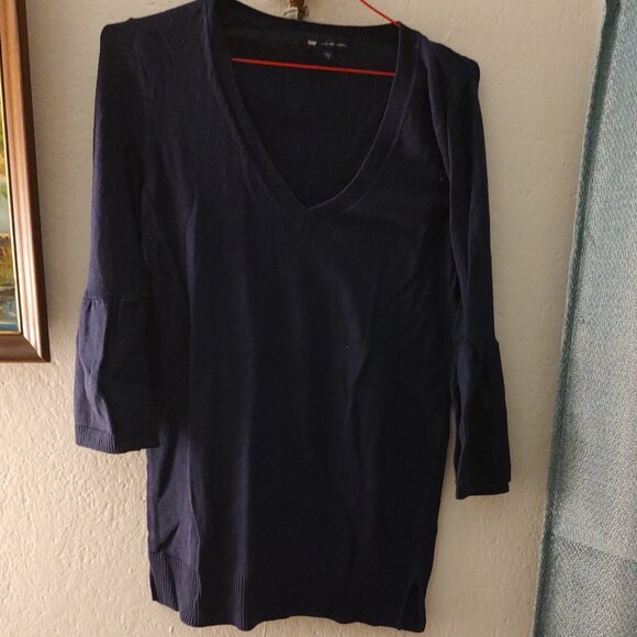 GAP vneck sweater with 3/4 length flared sleeves - Picture 1 of 1